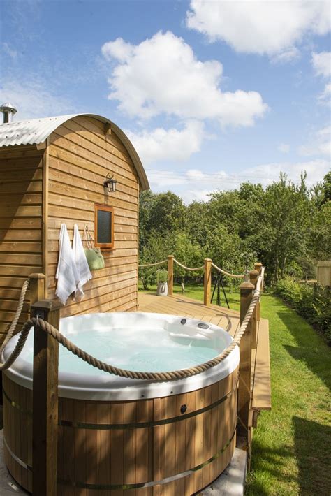 Hot tub glamping | Tent glamping, Hot tub, Tents camping glamping