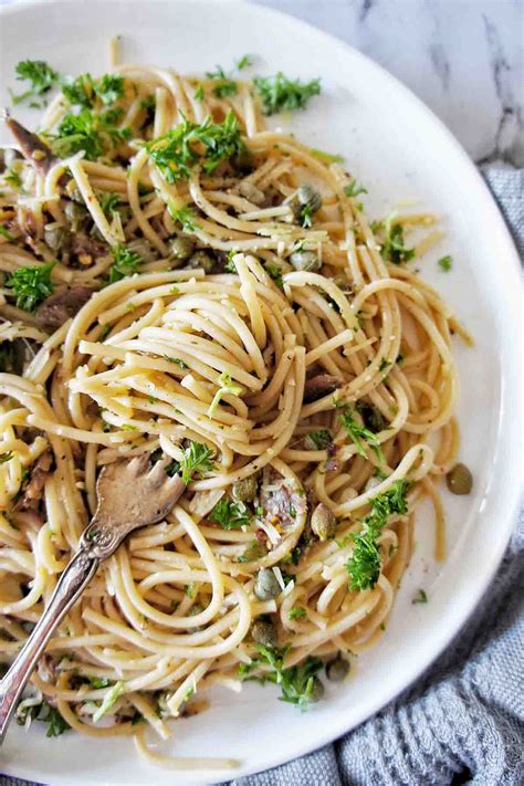 Anchovy Spaghetti (So easy!)(For a Quick and Easy dinner!) | Sweet Caramel Sunday