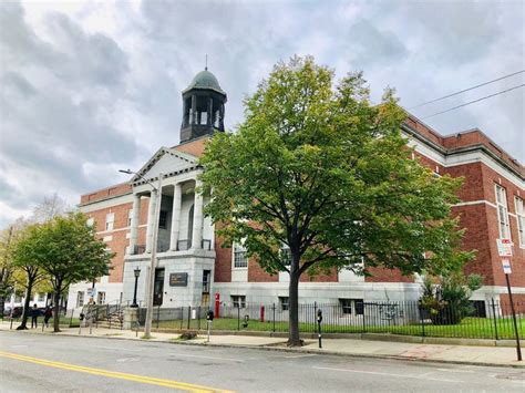 Middlesex County Courthouse in East Cambridge, Massachusetts. Built 1931 using the Modern Greek ...