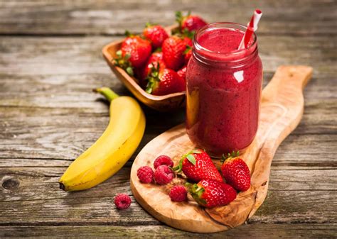 Berry Banana Psyllium Husk Smoothie - I Live for Greens