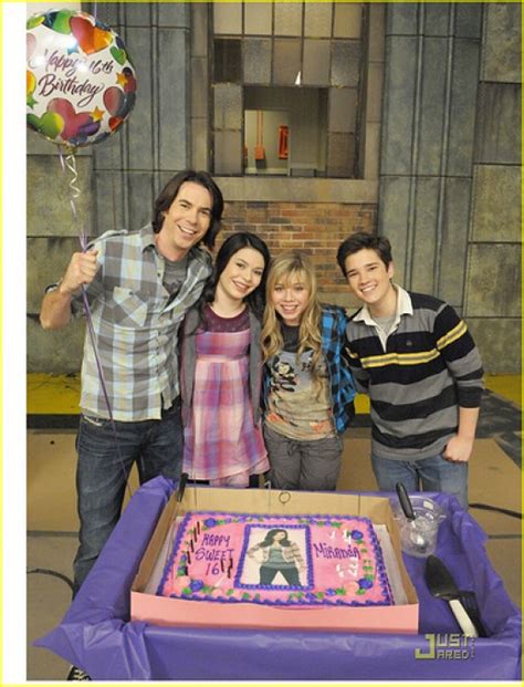 iCarly Birthday Cake and Cupcake Ideas