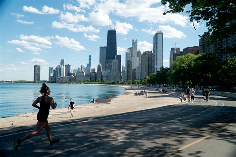 Bike Ride on the Chicago's Lakefront Trail - Great Lakes EXPLORER