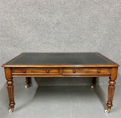 Large Antique Mahogany Desk - Antiques Atlas