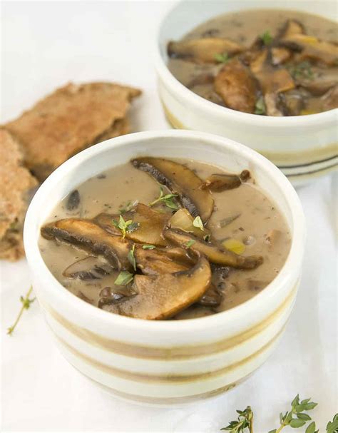 HEALTHY MUSHROOM SOUP (NO CREAM) - The clever meal