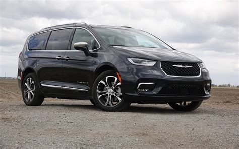 Chrysler Pacifica Pinnacle AWD 2021 : limousine de banlieue - Guide Auto