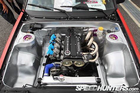 Takes the awards as the cleanest AE86 engine bay in existence, nasty clutter, cables, piping ...