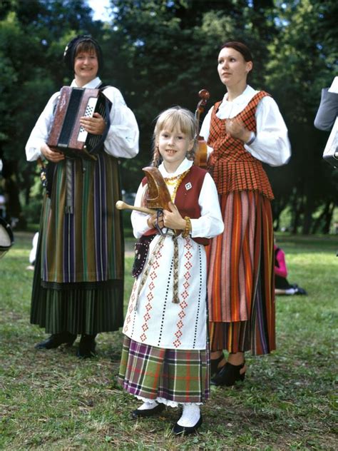 Lithuanian traditional costumes #lithuania #beauty | Traditional ...