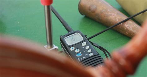 How to Use a VHF Radio | Discover Boating