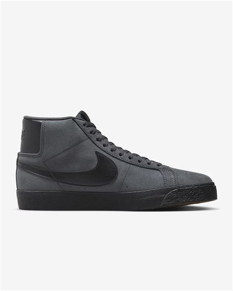 Nike SB Zoom Blazer Mid Skate Shoes. Nike IL