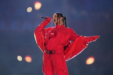 Pregnant Rihanna delivers high-flying Super Bowl halftime show ...