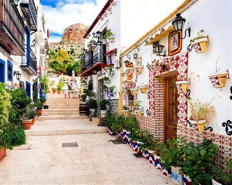 Discover the beautiful winding streets of Alicante Old Town | KAYAK