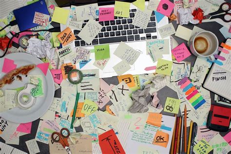 Messy Desk vs Clean Desk: What Does the State of Your Desk Say About You? | Smartway2