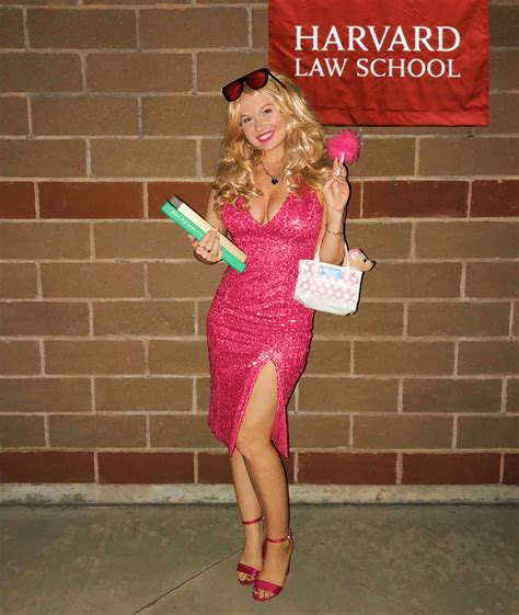 Legally Blonde Halloween Costume | Blonde halloween costumes, Blonde halloween costume ...