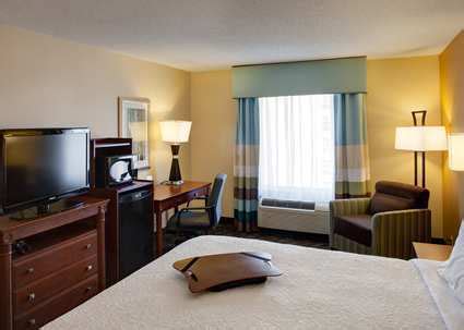 5 Cheap Hotels Near The Toronto Airport - Going Awesome Places