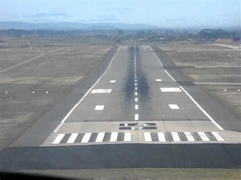 Landing at Launceston Airport, Tasmania - YouTube