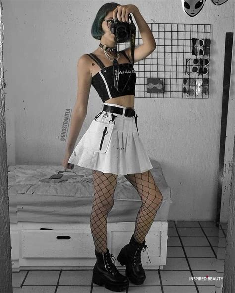 28 Aesthetic Grunge Outfits Ideas to Copy in 2021! - Inspired Beauty