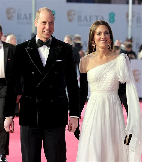 Photos of Prince William & Kate Middleton in Matching Outfits – SheKnows