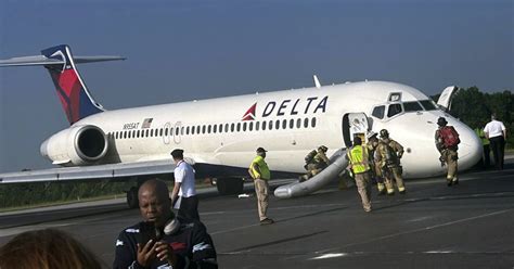 Delta jet makes emergency landing without nose gear