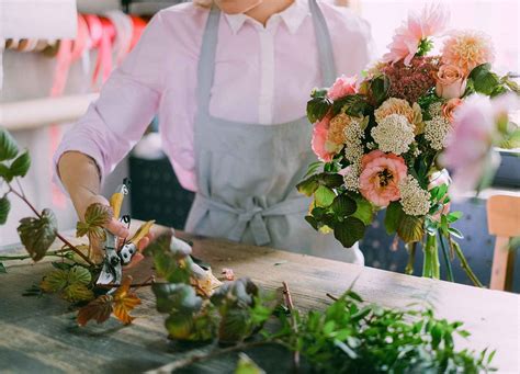 How to Maintain Fresh Cut Flower Bouquets at Home – Guernsey Flowers by ...