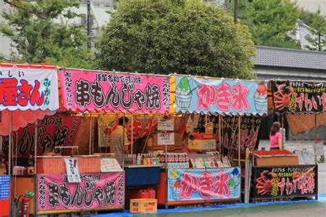 Explore Japanese Night Markets: Takoyaki, Grilled Squid, Candy Apples ...