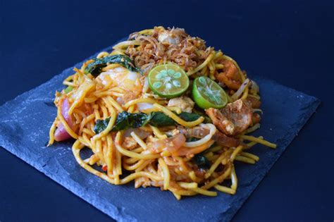 Mee Goreng Mamak (Mamak-style Fried Noodles) – Davina Da Vegan