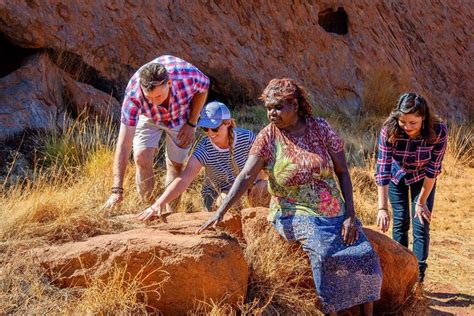 Uluru: Aboriginal Art and Culture Small-Group Tour 2024