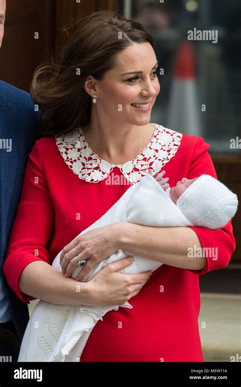 Lindo Wing, St Mary's Hospital, London, UK. 23rd Apr, 2018. Catherine Duchess of Cambridge and ...