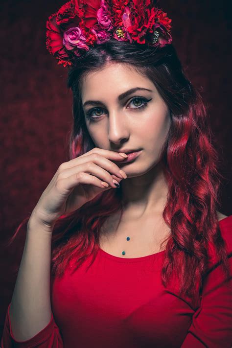 Red Flowers Crown (Portrait) : r/photocritique