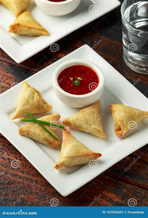 Fresh Indian Samosa with Dipping Sweet Chili Sauce Stock Image - Image of sauce, fried: 167393441