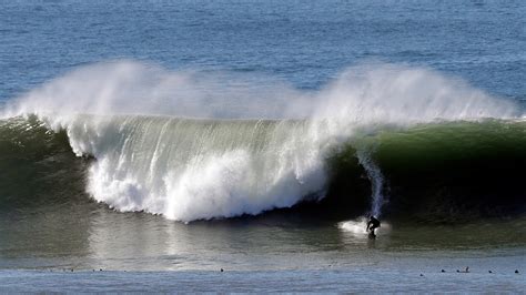 Mavericks surf contest not happening Monday due to waves being too big - ABC7 San Francisco