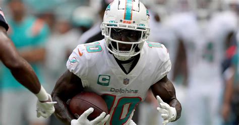 Tyreek Hill injury update: Dolphins WR sidelined late with ankle injury vs. Chargers | Sporting ...