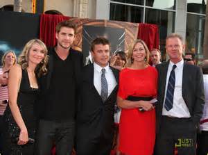 Liam Hemsworth: 'Thor' Premiere with Brother Chris! | Photo 415519 ...