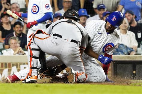 Cubs prevail in high-scoring affair vs. Giants | Reuters