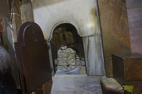 Jesus Christ's tomb OPENED and pictures reveal exactly what's inside ...