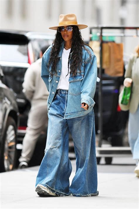 New York, NY – *EXCLUSIVE* – Kelly Rowland cuts a stylish figure in a double denim outfit while ...