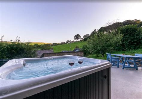 The 15 Best Lodges in Wales with Hot Tub | Blog | Travel With Mansoureh