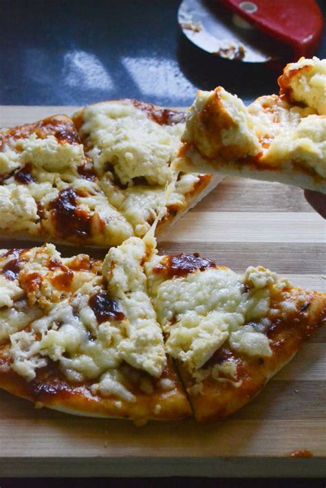 Paneer Pizza Recipe - Fusion Pizza With Paneer