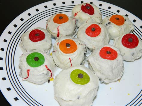 Fun Halloween Treats: Edible Eyeballs – The Viewpoint