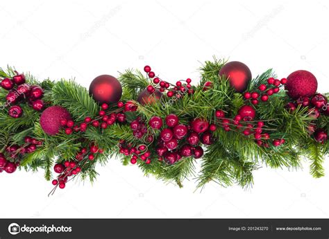 Kerst Slinger Met Rode Bessen Kerstballen Geïsoleerd Wit ⬇ Stockfoto ...