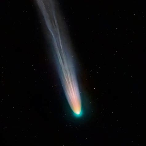 Christmas Comet: Magnified Images Show Brilliant Colors Surrounding ...