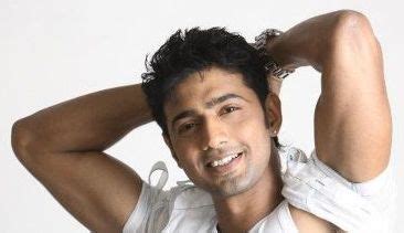 HOT ACTRESSES PICTURES AND GOSSIPS: Dev Bengali Actor Unseen Body Muscle Pictures