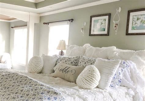 Floral Bed With No Headboard Design - Soul & Lane