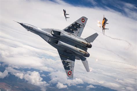 This F15 Dogfight re-enactment by photographer Frank Crebas is incredible : r/aviation