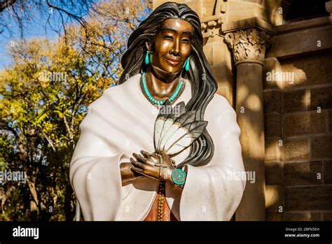 St kateri tekakwitha statue st hi-res stock photography and images - Alamy