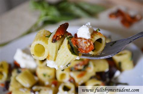 Mezzi Rigatoni with Sun-dried Tomatoes and Ricotta Cheese in ~20 minutes | Pescetarian recipes ...