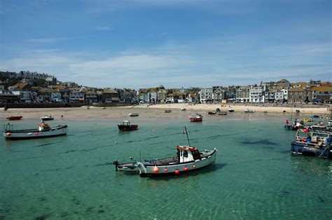 St Ives Harbour | Cornwall Guide Images