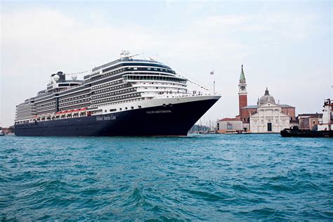 Holland America Line Nieuw Amsterdam cruise ship - Cruiseable