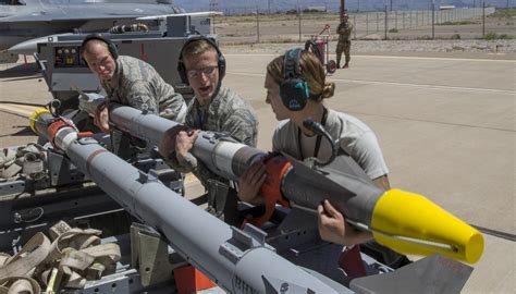 DVIDS - Images - Loading the AIM-9X [Image 12 of 18]