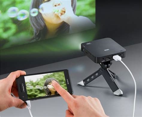 Smartphone Projector Offers Ultimate Portability