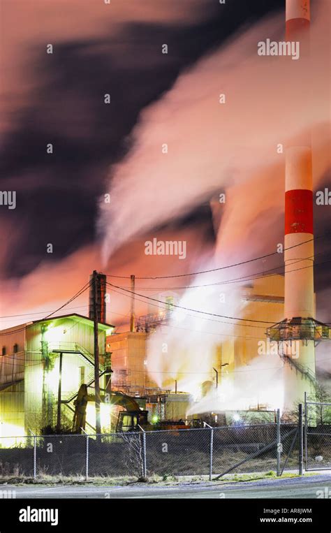 Pulp mill air pollution hi-res stock photography and images - Alamy